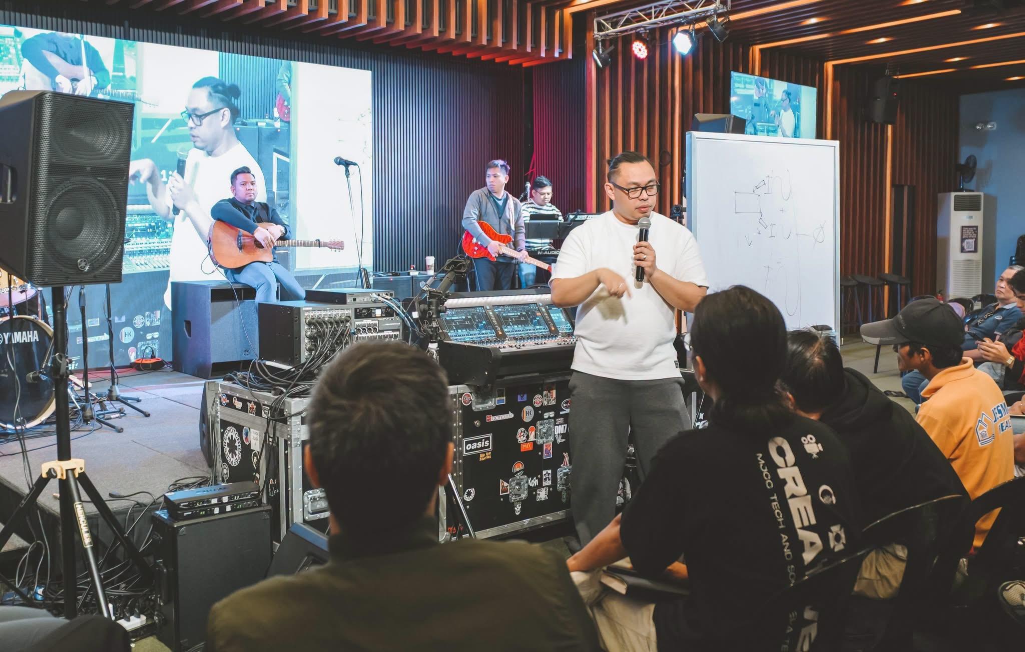 Angel Angeles leading a practical sound workshop